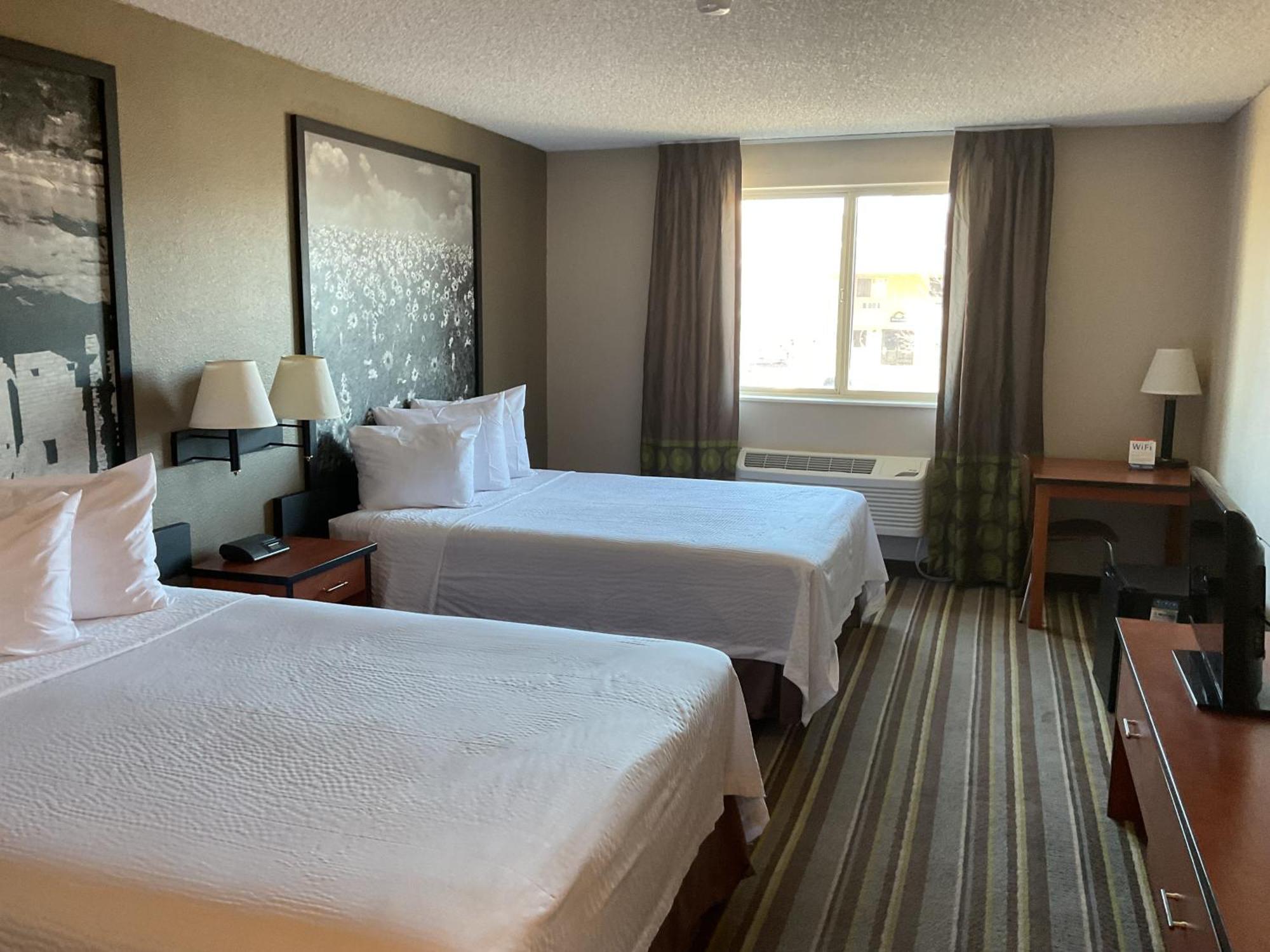 Super 8 By Wyndham Colorado Springs Airport Motel Dış mekan fotoğraf